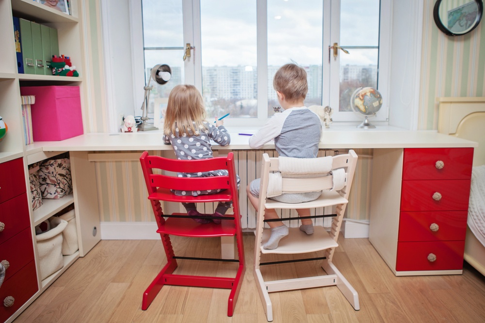 kids doing homework 