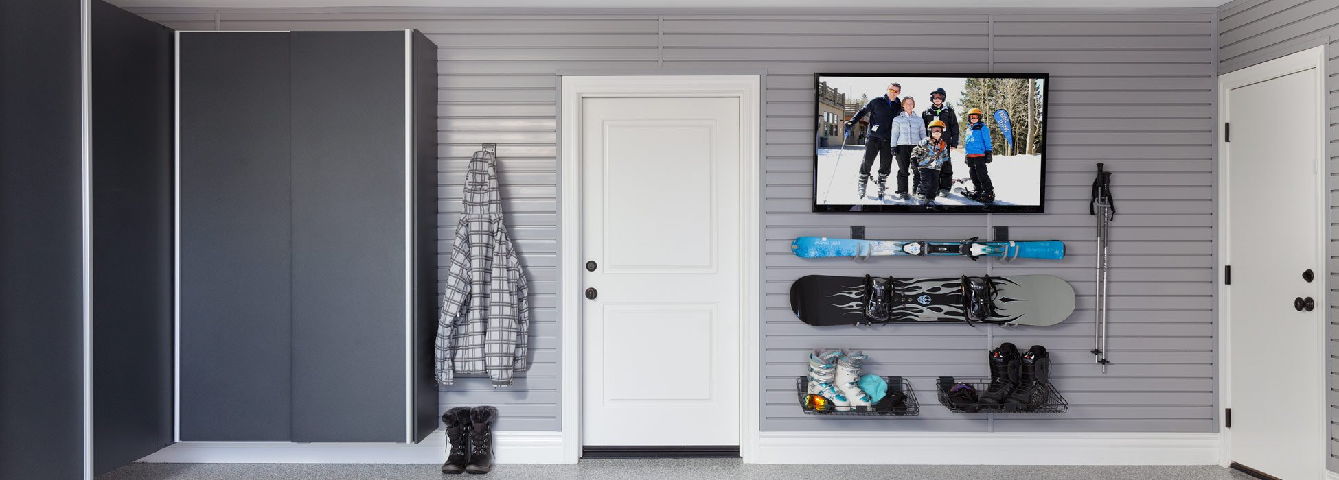 Granite-PC-doors-gray-slatwall-smoke-floor-snowboarding